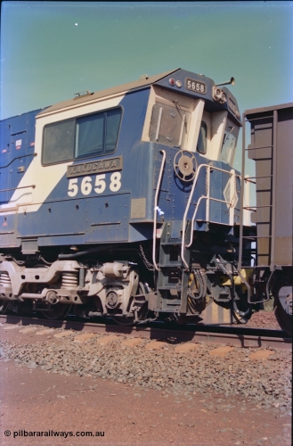 232-30
Yandi One balloon loop, as a train is being loaded the mid-train remotes approach, Goninan rebuild CM40-8M GE unit 5658 'Kakogawa' serial 8412-03 / 94-149 shows the cab front with the sheet metal windscreen protectors. 18th of February 1997. [url=https://goo.gl/maps/qrCg6FjBfS22]GeoData[/url].
Keywords: 5658;Goninan;GE;CM40-8M;8412-03/94-149;rebuild;AE-Goodwin;ALCo;M636C;5480;G6061-1;
