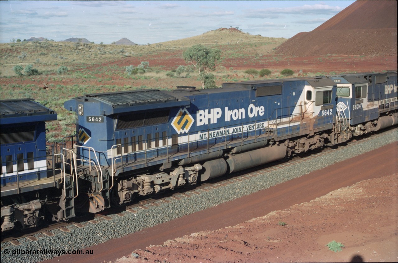 233-30
Yandi Two, BHP Iron Ore's Goninan rebuild CM40-8M GE unit 5642 'Wallareenya' serial 8281-07 / 92-131 shows the ALCo heritage from the frame down and is wearing the teal and marigold logo. [url=https://goo.gl/maps/gXRbfYH9U482]GeoData[/url].
Keywords: 5642;Goninan;GE;CM40-8M;8281-07/92-131;rebuild;AE-Goodwin;ALCo;C636;5467;G6041-3;