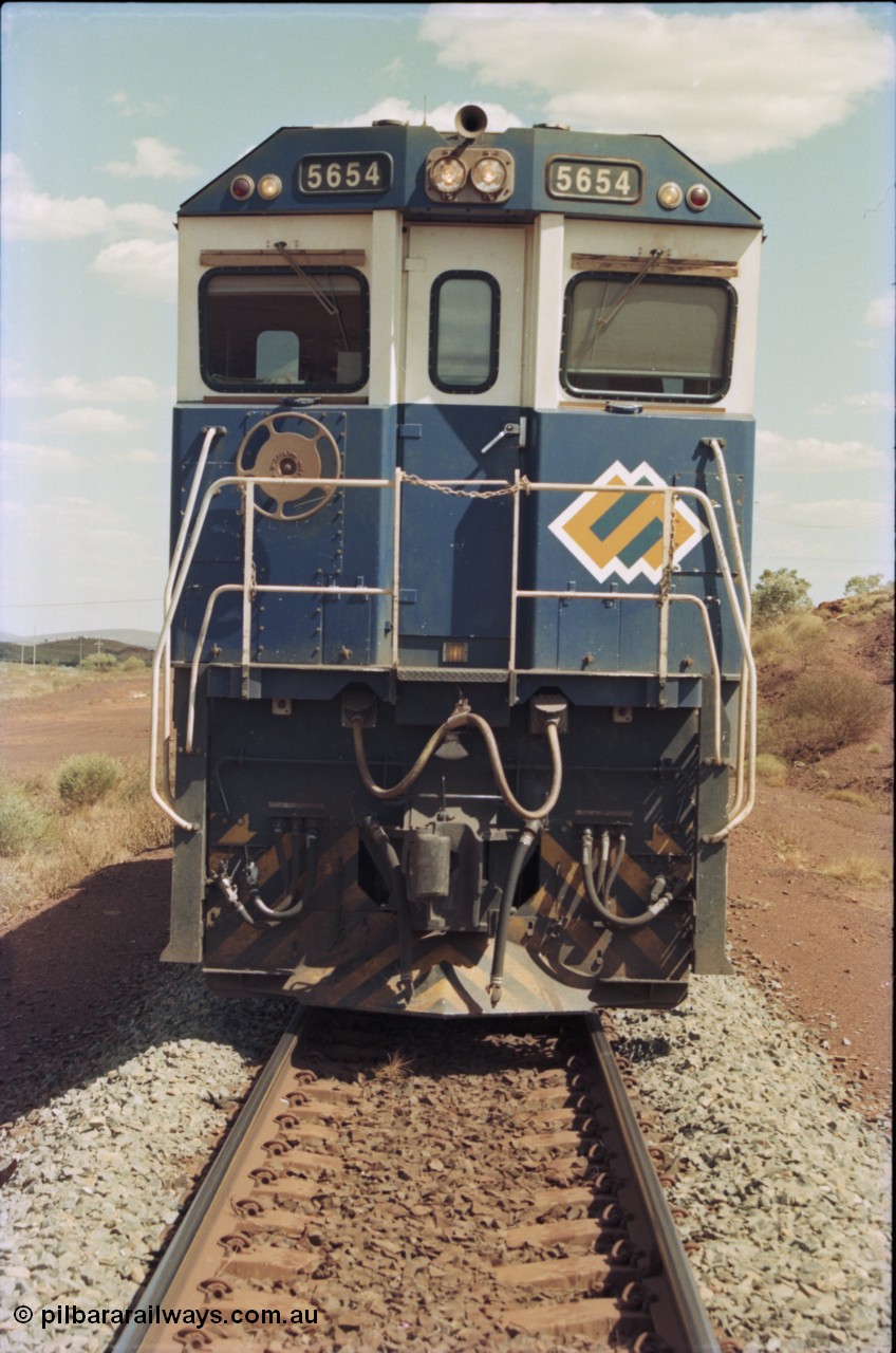 235-20
Yandi One, BHP Iron Ore Goninan rebuild CM40-8M GE unit 5654 'Kashima' serial 8412-11 / 93-145 sits on a loaded train awaiting departure time and also has the late marigold style BHP logo.
Keywords: 5654;Goninan;GE;CM40-8M;8412-11/93-145;rebuild;Comeng-NSW;ALCo;M636C;5493;C6084-9;