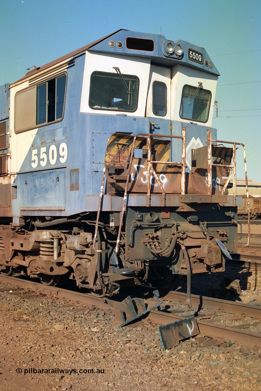 242-02
Nelson Point, BHP Goninan GE rebuild C36-7M unit 5509 serial 4839-05 / 87-074 about to be trucked to United Goninan Perth for eventual cutting down to the frame and heading to United Goninan Broadmeadow NSW as an engine test bed. May 2002.
Keywords: 5509;Goninan;GE;C36-7M;4839-05/87-074;rebuild;AE-Goodwin;ALCo;C636;5452;G6012-1;