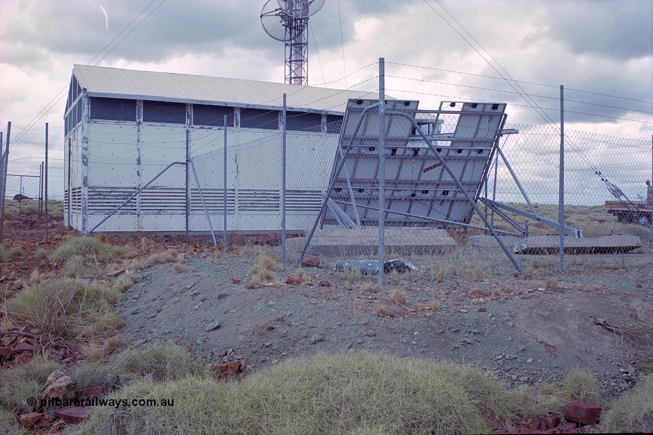 249-18
Table Hill on the Robe River railway line, a microwave radio communications site powered by solar panels. Approximate [url=https://goo.gl/maps/QPmscRiNeoYNZyME8]location[/url].
