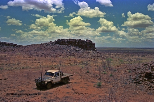252-28
Abydos area, known as the China Wall or London Wall.
