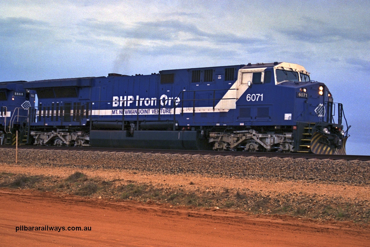 254-25
Bing Siding, an empty train departs behind 6071 an General Electric built AC6000 model with serial number 51063. The locomotive has not yet been named. September 2001.
Keywords: 6071;GE;AC6000;51063;