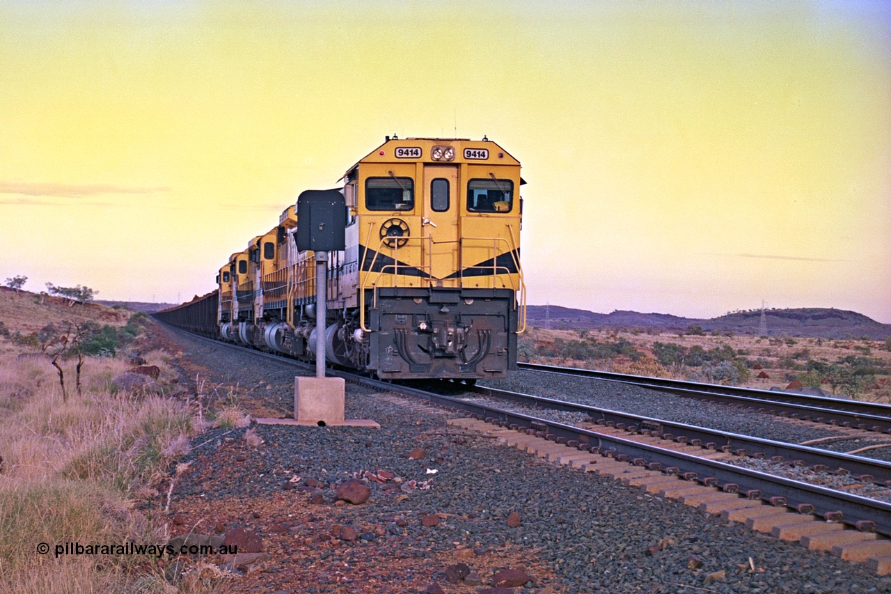 256-17
Maitland Siding, early morning loaded train waiting for a meet with an empty behind the quad CM40-8M working of 9414, 9420, 9410 and 9425. May 2002.
Keywords: 9414;Goninan;GE;CM40-8M;8206-11/91-124;rebuild;AE-Goodwin;ALCo;M636;G6060-5;