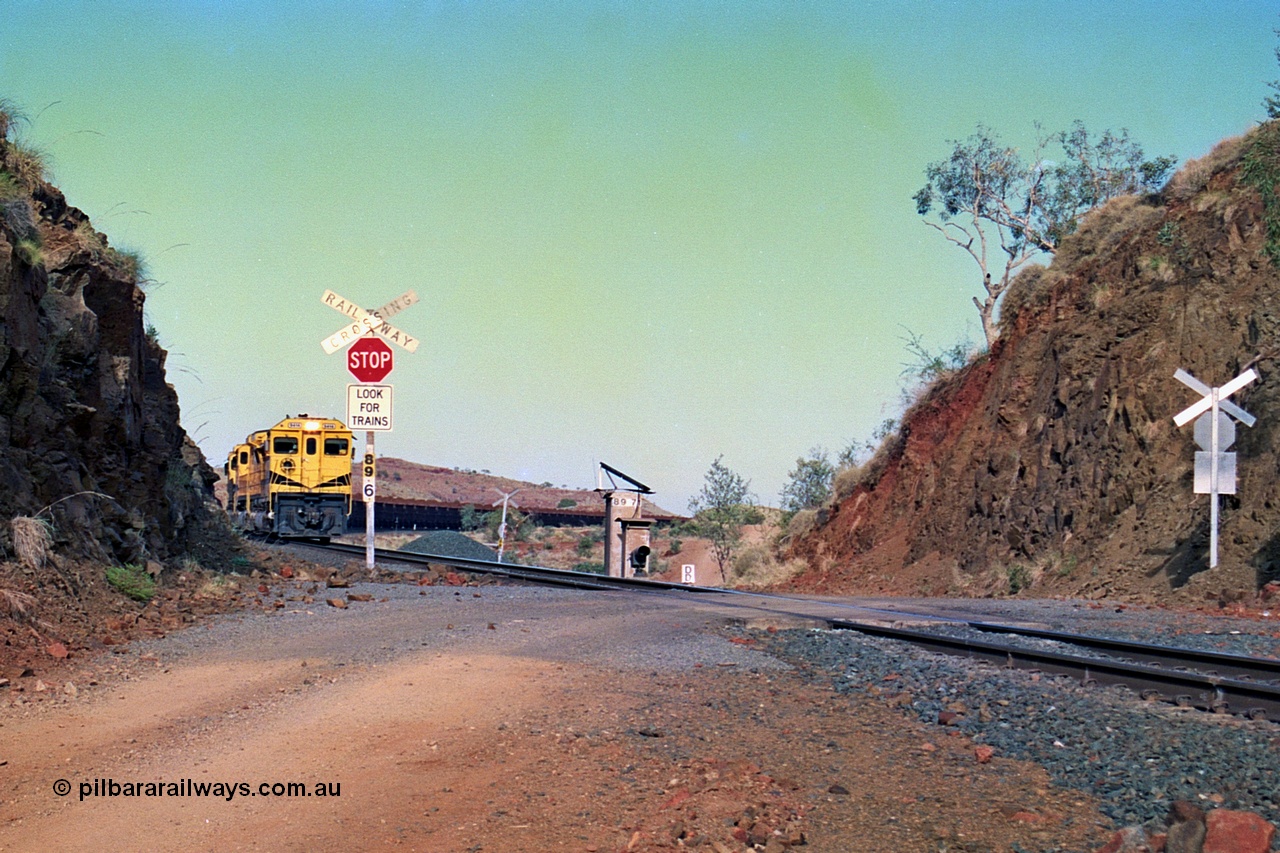 256-31
At the 89.6 km grade crossing and with the meet at Maitland completed the loaded train continues onto Cape Lambert behind the quad CM40-8M working. May 2002.
Keywords: 9414;Goninan;GE;CM40-8M;8206-11/91-124;rebuild;AE-Goodwin;ALCo;M636;G6060-5;