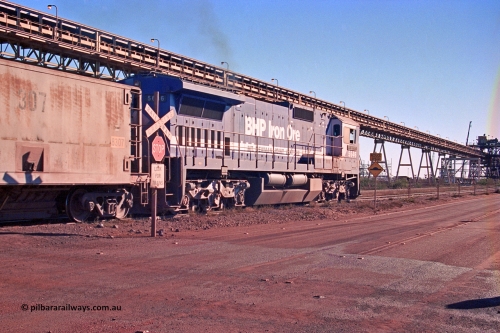 275-24
Finucane Island, BHP Iron Ore's CM40-8 locomotive 5646 'White Springs' arrives at the island. The elevated conveyor is for the HBI plant. August 10, 2003.
Keywords: 5646;Goninan;GE;CM40-8;8244-11/92-135;