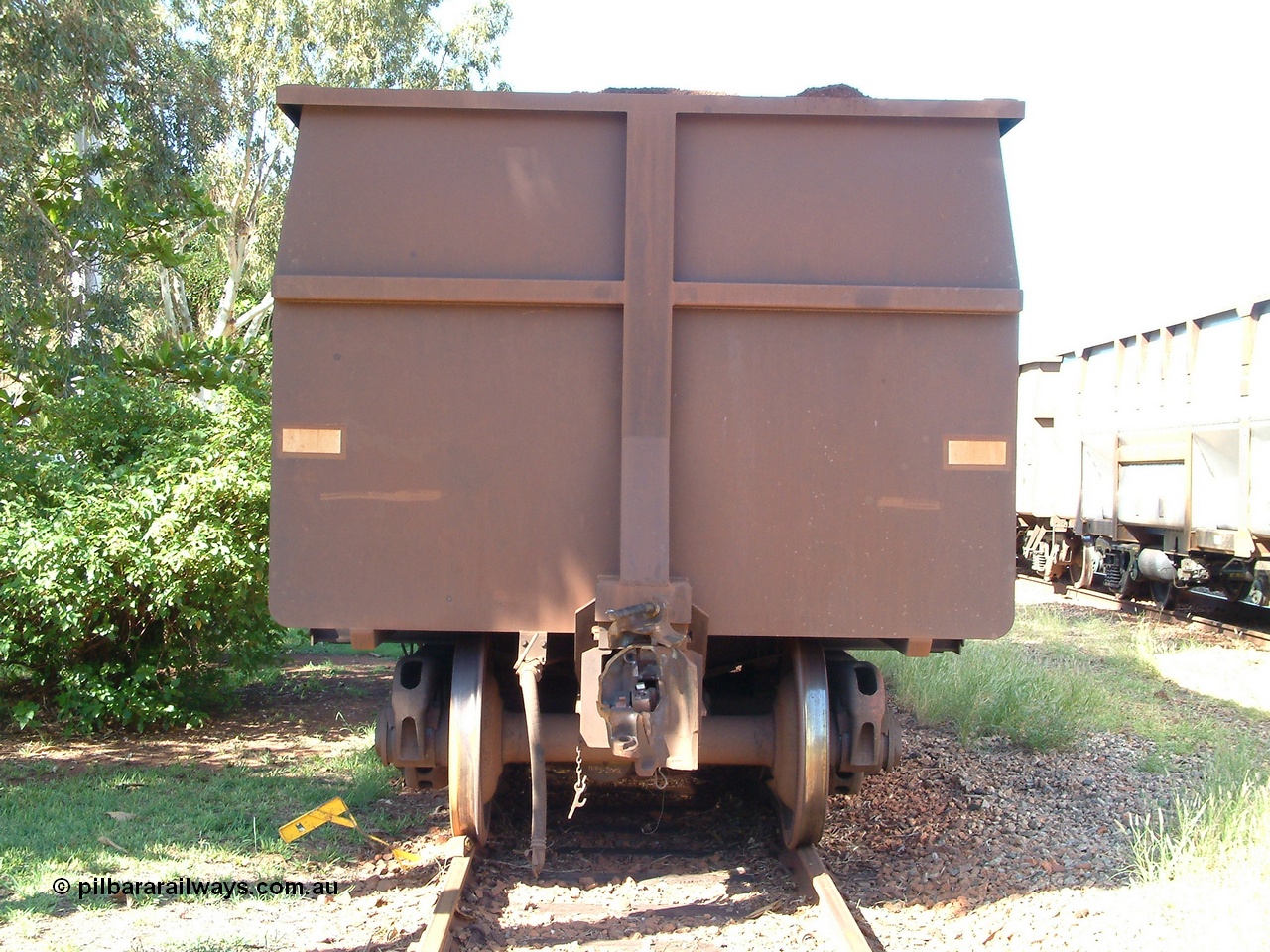 040412 144321
Nelson Point, Goninan built, Lynx Engineering designed ore waggon known as Golynx waggons, one of 345 such waggons constructed during 2001 out of 3CR12 stainless steel in an effort to eliminate painting and to reduce wear on the waggon body. 12th April 2004.
Keywords: Goninan-WA;Golynx;BHP-ore-waggon;