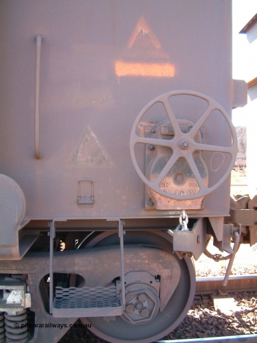 Comeng 040412 143811
Nelson Point, Comeng WA built ore waggon shunters step and Ajax handbrake. 12th April 2004.
Keywords: Comeng-WA;BHP-ore-waggon;