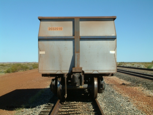 4403 Goninan 040801 144038
Walla Siding, Goninan built, Lynx Engineering designed ore waggon 4403 made from 5Cr12Ti stainless steel these waggons are known as Golynx waggons, asset number 203510 with serial 950124-004 and build date 02/2004. 1st August 2004.
Keywords: 4403;Goninan-WA;Golynx;BHP-ore-waggon;