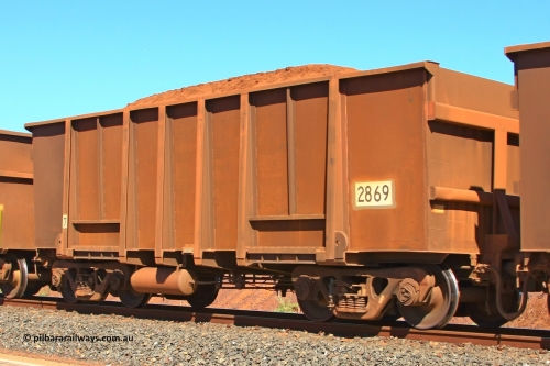 2869 Comeng 110414 0113
Boodarie, loaded BHP Iron Ore waggon 2869, a Comeng WA original build from 1971 that has been resheeted. April 14, 2011.
Keywords: 2869;Comeng-WA;BHP-ore-waggon;