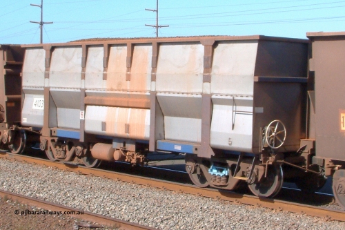 4103 UG 041001 153406
Redbank, loaded BHP Iron Ore waggon 4103, a United Goninan replacement body build from May 2004 to the Golynx model. October 1, 2004.
Keywords: 4103;United-Goninan-WA;BHP-ore-waggon