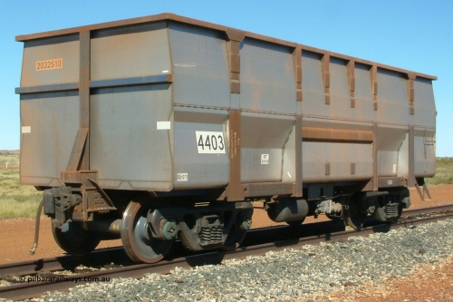 4403 UG 040801 144102
Walla Siding, United Goninan built, Lynx Engineering designed ore waggon 4403 made from 5Cr12Ti stainless steel these waggons are known as Golynx waggons, asset number 203510 with serial 950124-004 and build date 02/2004. 1st August 2004.
Keywords: 4403;Goninan-WA;Golynx;BHP-ore-waggon