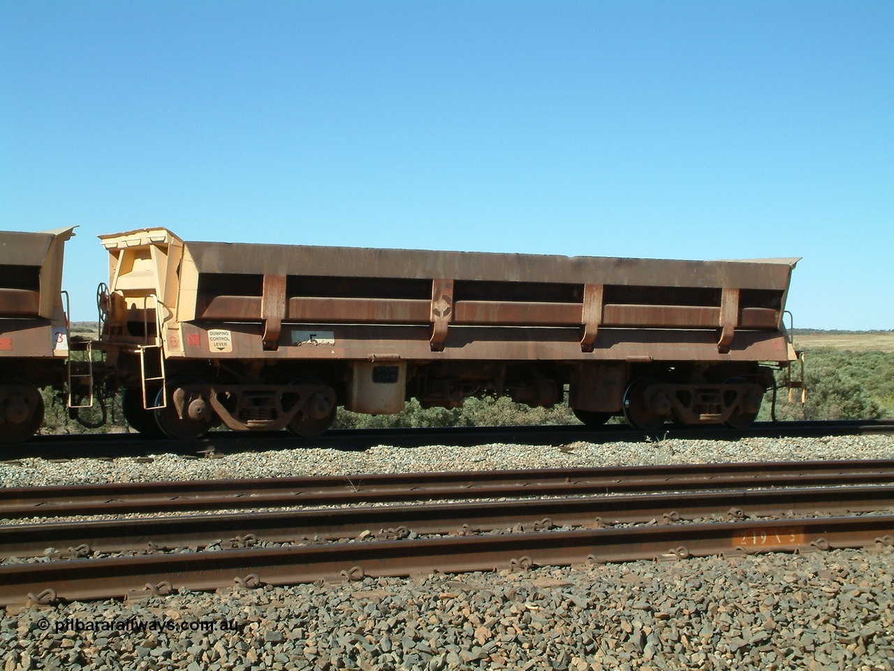 040810 145007
Shaw Siding backtrack, Difco Ohio USA 1967 build short side dump waggon 5, originally built for Goldsworthy Mining, but not yet renumbered by BHP Iron Ore, it should be 8705, one five waggons built for Goldsworthy Mining.
Keywords: Difco-Ohio-USA;GML;BHP-ballast-waggon;