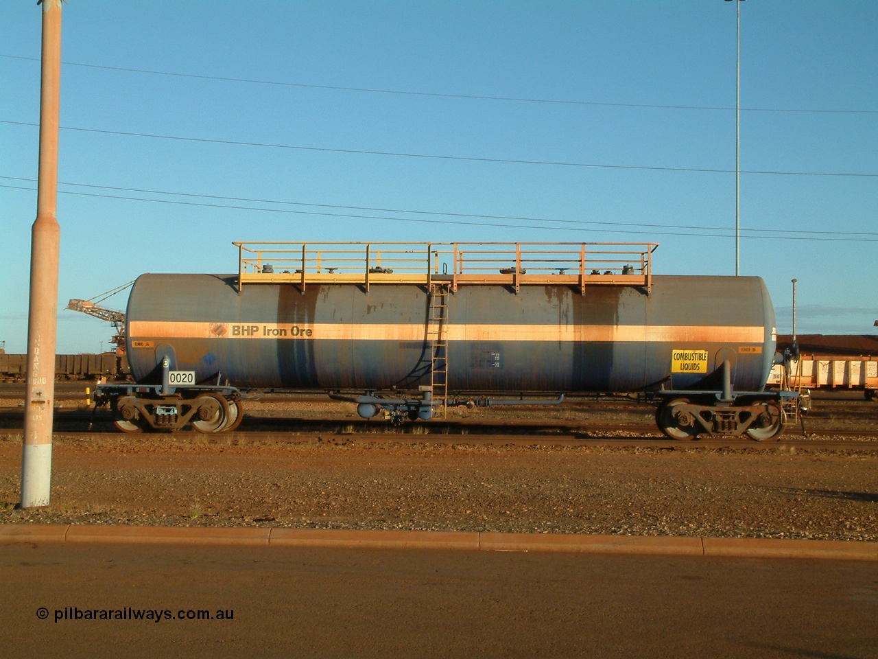 040815 171246
Nelson Point, side view of fuel tank waggon 0020, 82 kilolitre capacity built by Comeng NSW for BP as RTC 2, used by Mt Newman Mining, unsure when converted to 0020.
Keywords: Comeng-NSW;RTC2;BHP-tank-waggon;