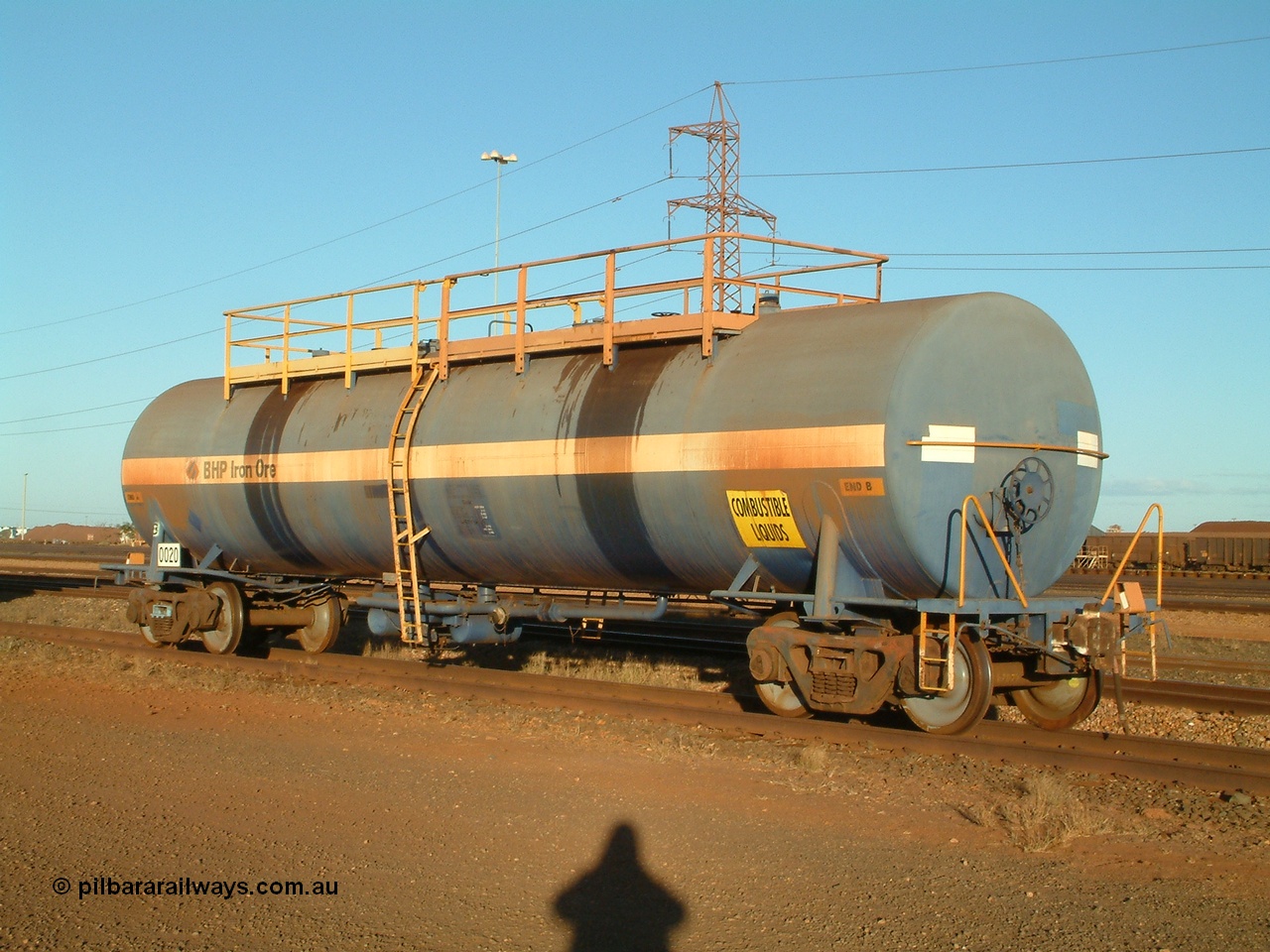 040815 171312
Nelson Point, fuel tank waggon 0020, 82 kilolitre capacity built by Comeng NSW for BP as RTC 2, used by Mt Newman Mining, unsure when converted to 0020.
Keywords: Comeng-NSW;RTC2;BHP-tank-waggon;