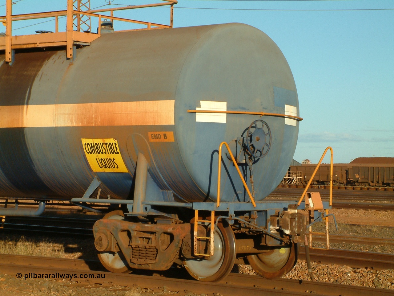 040815 171318
Nelson Point, view of hand brake end of fuel tank waggon 0020, 82 kilolitre capacity built by Comeng NSW for BP as RTC 2, used by Mt Newman Mining, unsure when converted to 0020.
Keywords: Comeng-NSW;RTC2;BHP-tank-waggon;