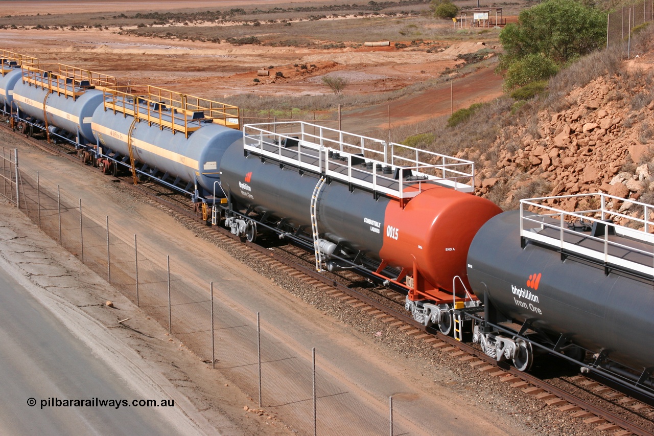 050315 0234
Redbank Bridge, elevated view of empty 116 kL fuel tanks all built by Comeng in both NSW and WA, 0015 in the Earth livery and 0017 and others in the BHP blue and white livery.
Keywords: Comeng-WA;BHP-tank-waggon;