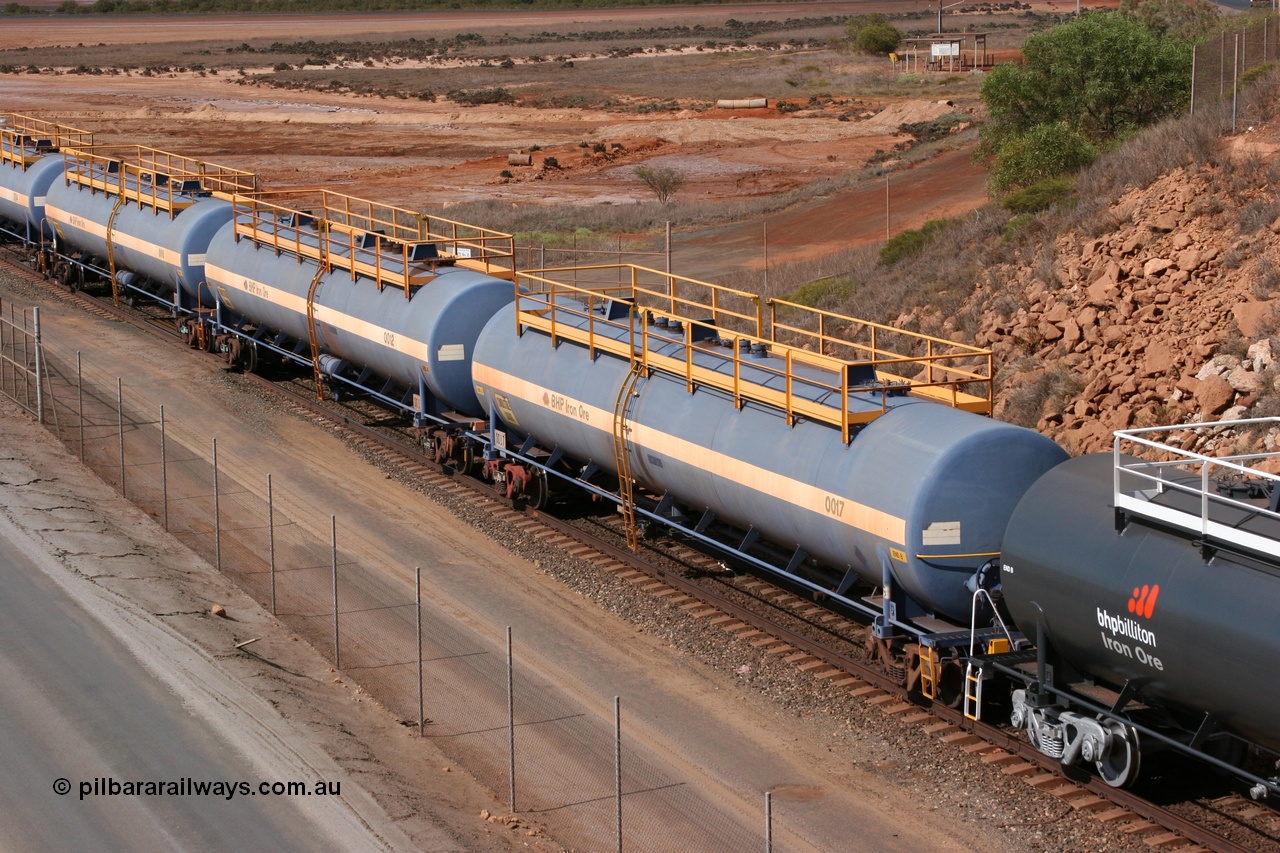 050315 0236
Redbank Bridge, elevated view of empty 116 kL fuel tanks all built by Comeng in both NSW and WA, 0017 and 0012 and others in the BHP blue and white livery.
Keywords: Comeng-WA;BHP-tank-waggon;