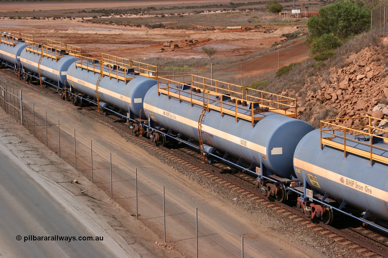 050315 0237
Redbank Bridge, elevated view of empty 116 kL fuel tanks all built by Comeng in both NSW and WA, 0012 and 0016 and others in the BHP blue and white livery.
Keywords: Comeng-WA;BHP-tank-waggon;