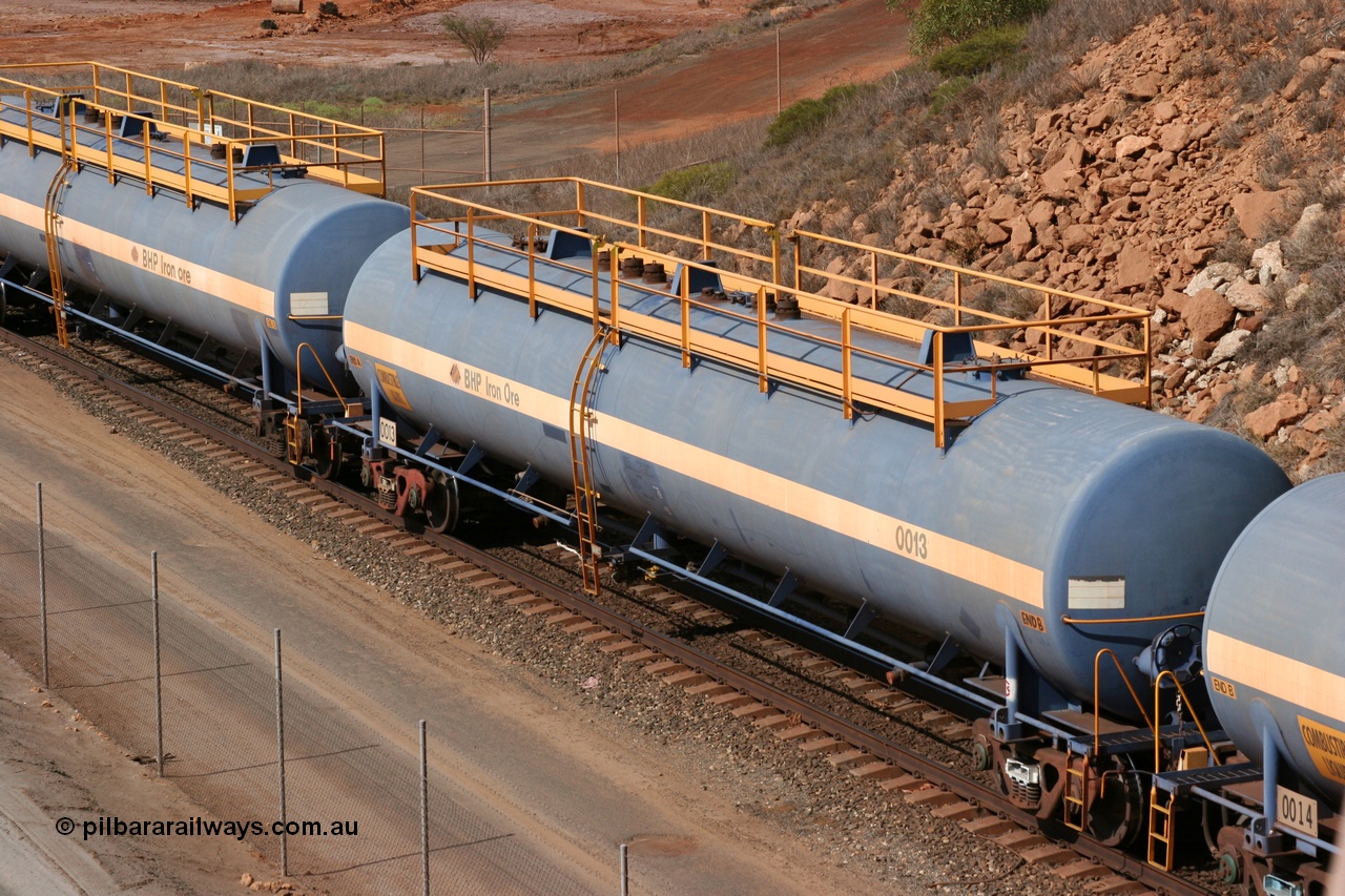 050315 0240
Redbank Bridge, elevated view of empty 116 kL fuel tanks all built by Comeng in both NSW and WA, 0013 and others in the BHP blue and white livery.
Keywords: Comeng-WA;BHP-tank-waggon;