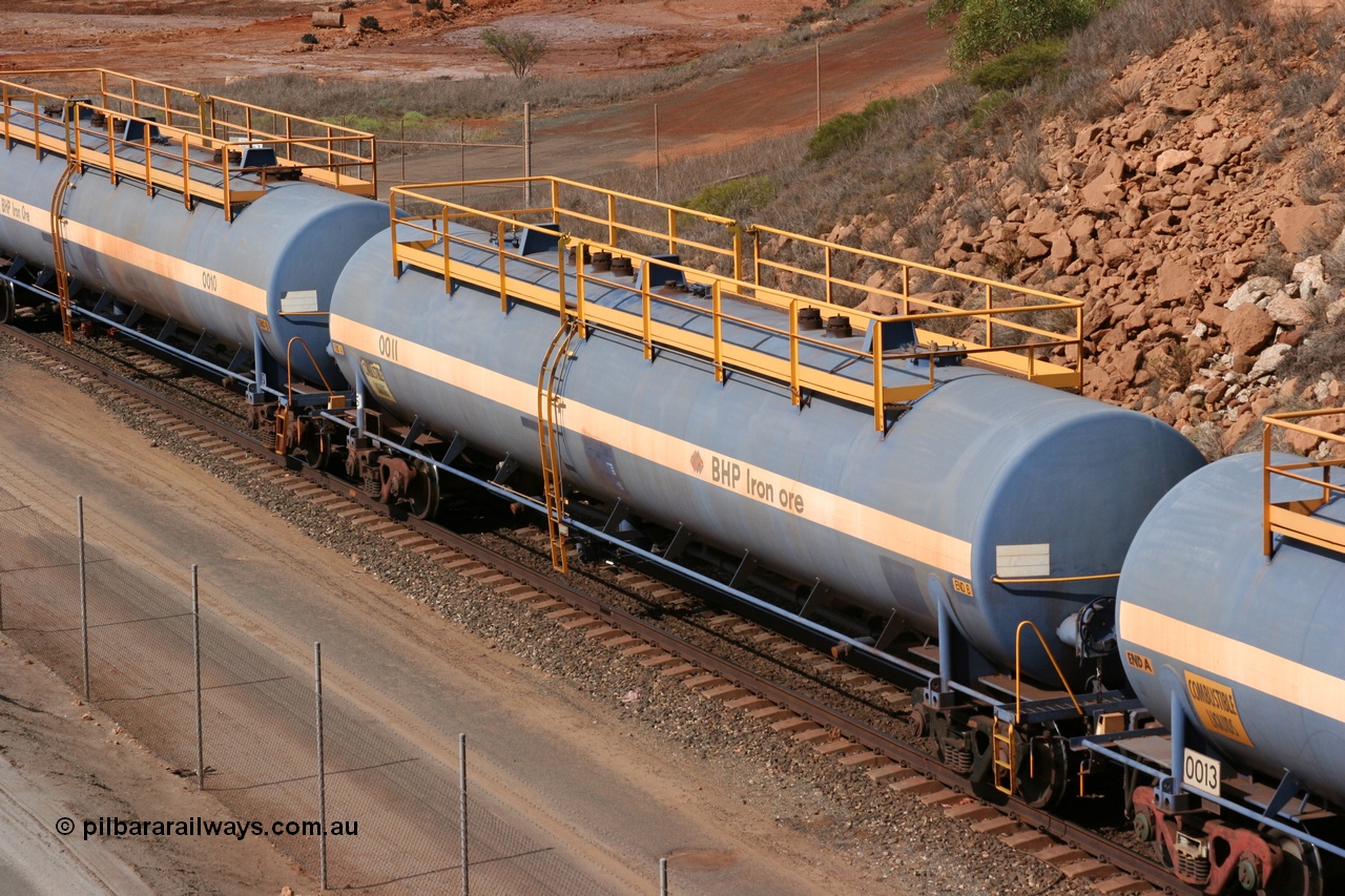 050315 0241
Redbank Bridge, elevated view of empty 116 kL fuel tanks all built by Comeng in both NSW and WA, 0011 and others in the BHP blue and white livery.
Keywords: Comeng-WA;BHP-tank-waggon;