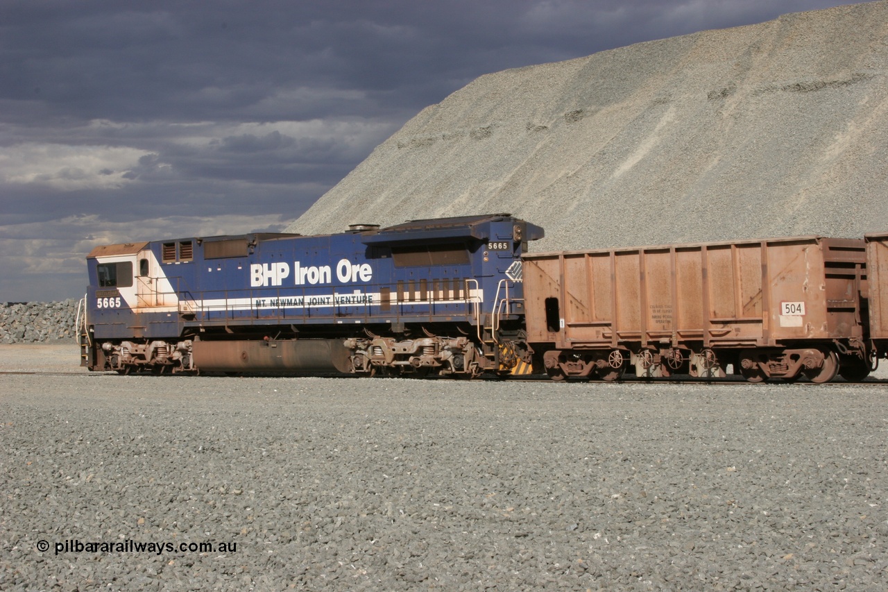 050412 0737
Quarry 8, Shaw Siding area. A dash 8 locomotive 5665 on the point of an empty ballast waggon rake awaiting loading, waggon 504 is a modified Magor USA built ore waggon from 1963 and from the Oroville Dam construction.
Keywords: Magor-USA;BHP-ballast-waggon;