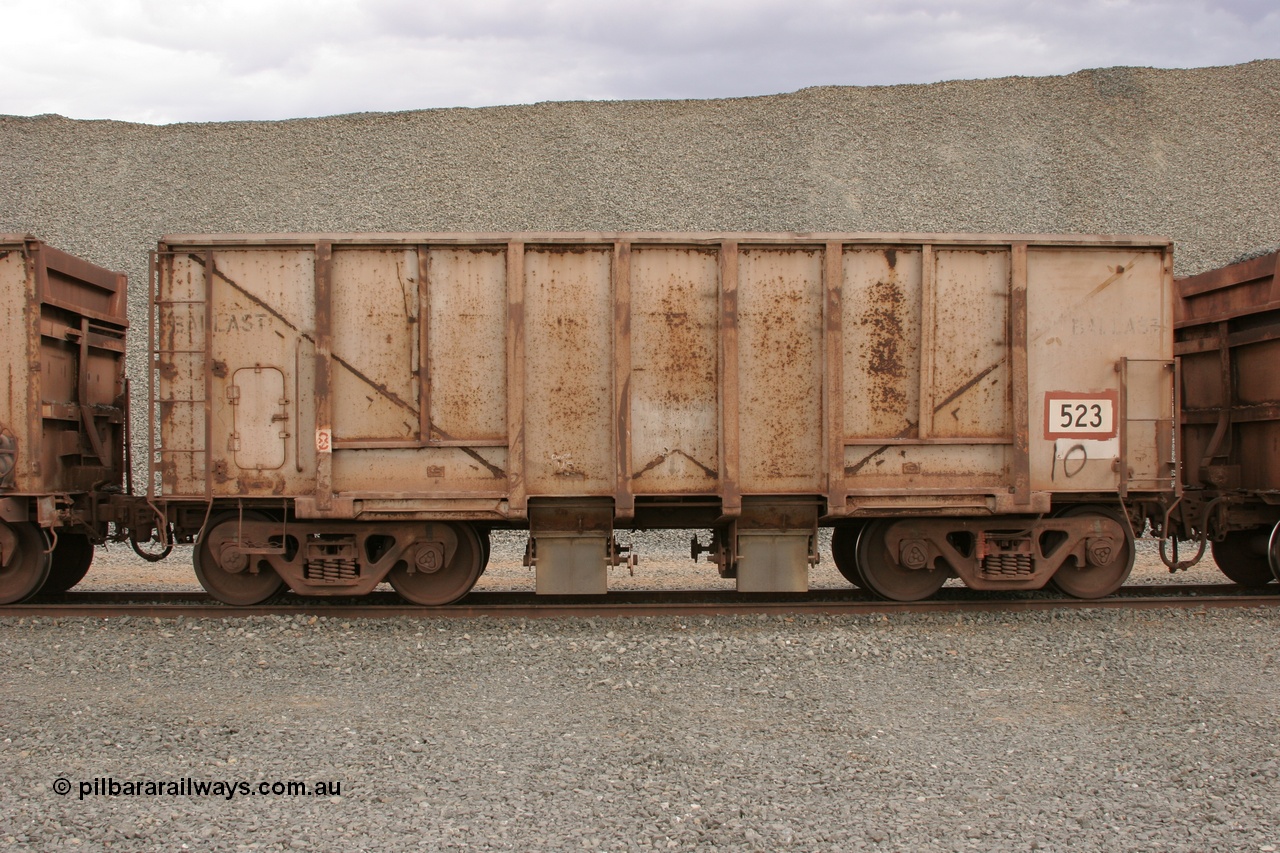 050412 0768
Quarry 8, Shaw Siding area. Side view of 1963 built Magor USA waggon 523, originally in ore service before conversion to a ballast waggon.
Keywords: Magor-USA;BHP-ballast-waggon;