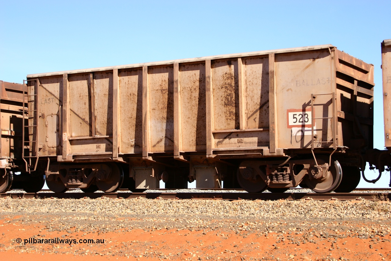 050518 2165
Bing Siding. 3/4 view of 1963 built Magor USA waggon 523, originally in ore service before conversion to a ballast waggon.
Keywords: Magor-USA;BHP-ballast-waggon;