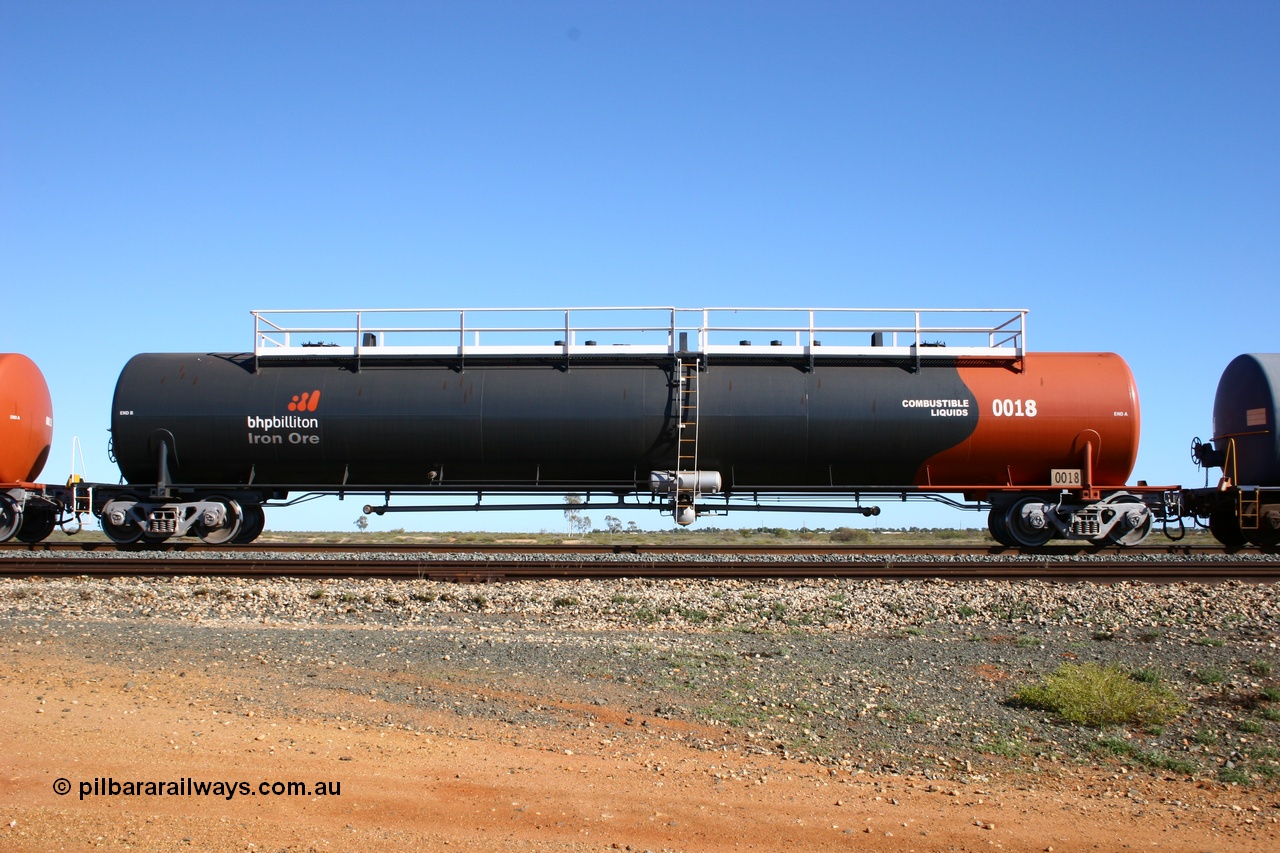 050704 3983
Bing Siding, empty 116 kL Comeng WA built tank waggon 0018 from 1974-5, one of six such tank waggons, wearing the BHP Billiton Earth livery, side view.
Keywords: Comeng-WA;BHP-tank-waggon;
