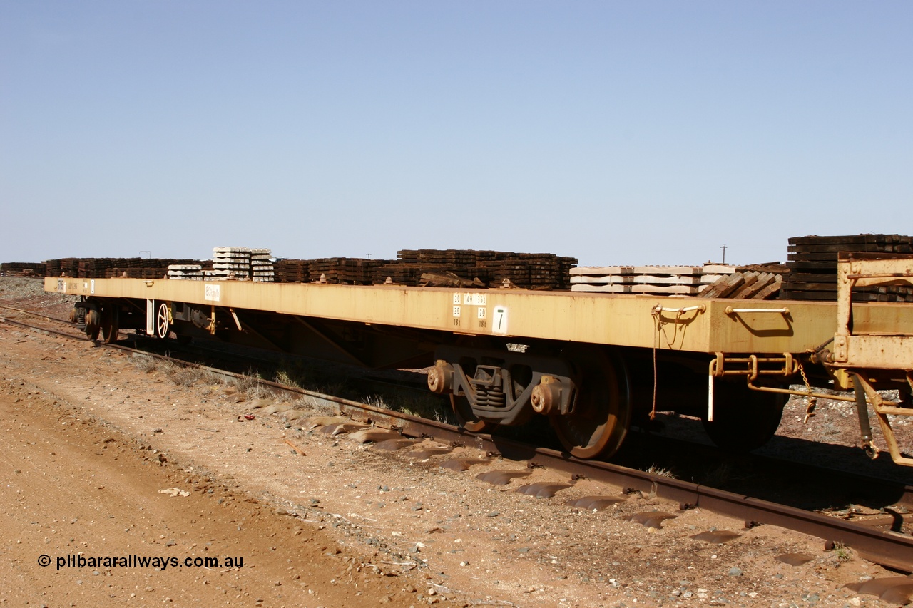 051001 5628
Flash Butt yard, BHP flat waggon 6705 with EDI decal and ROA code of AQPY 2916, 55 tonne capacity, unsure of original owner, possible AN AOOX, then cut down to the Pilbara through CFCLA.
Keywords: 6705;AQPY-type;AQPY2916;CFCLA;BHP-flat-waggon;