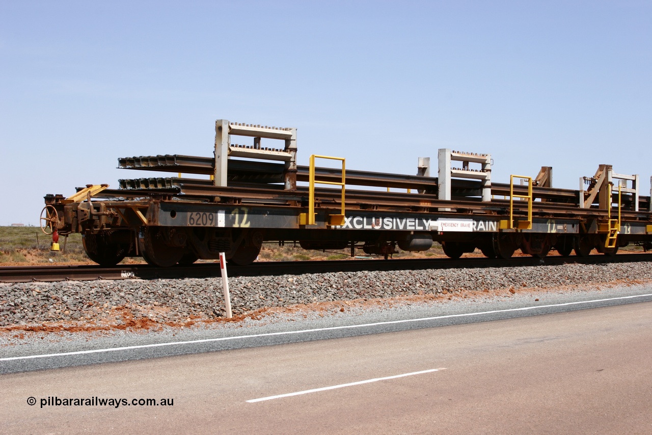 051001 5685
Boodarie, the Steel Train or rail recovery and transport train, flat waggon #12, 6209, a Comeng WA built flat waggon from January 1977 under order no. 07-M-282 RY.
Keywords: Comeng-WA;BHP-rail-train;