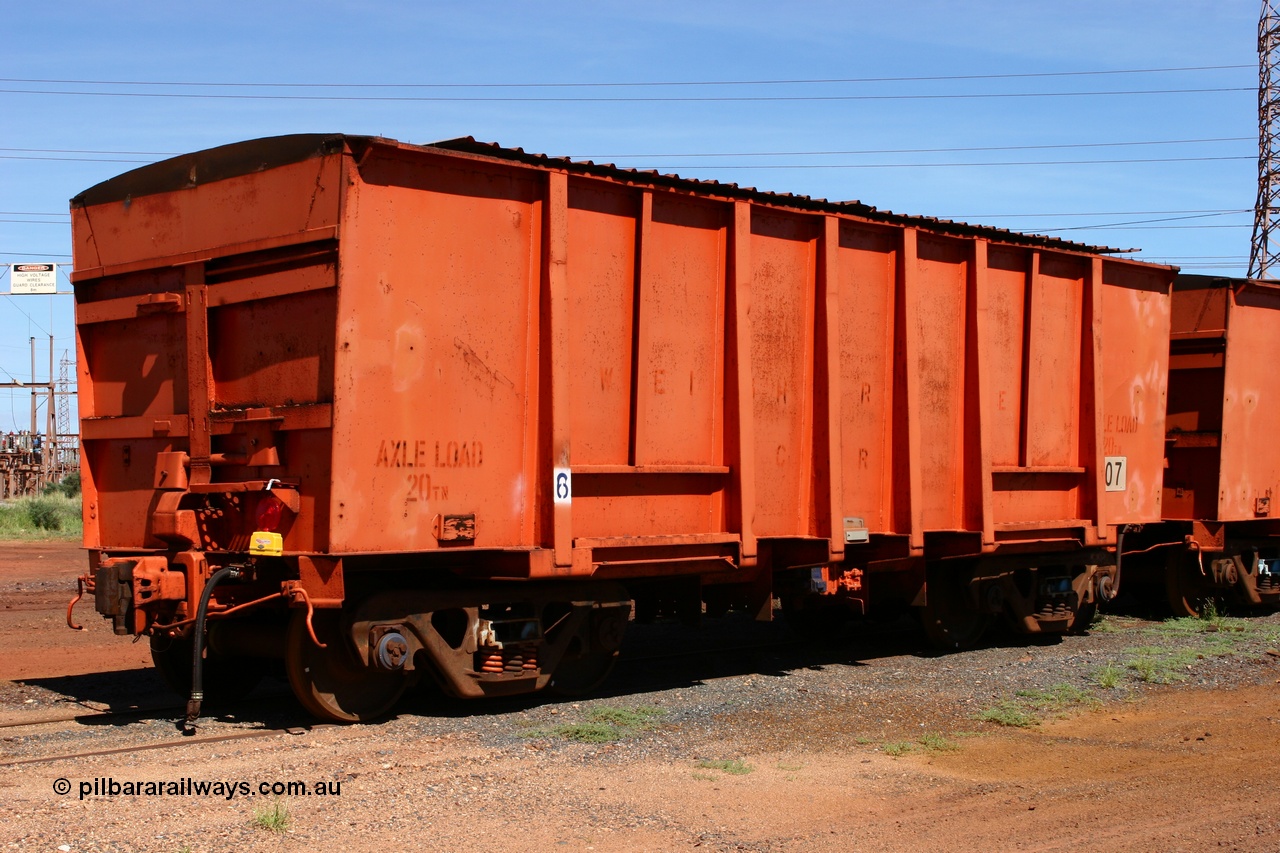 060414 3445
Nelson Point yard, originally a Magor USA built ballast waggon for the Oroville Dam construction, 507 seen here modified as a weighbridge test waggon with an axle load of 20 ton. The others in the fleet are 40, 60 and 100 tons. 14th April 2006.
Keywords: Magor-USA;BHP-weigh-waggon