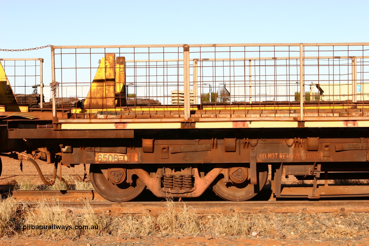 060429 3733
Flash Butt yard, Pony waggon 6017, built by Comeng WA in 1971 in a batch of three numbered 6014-6017, view of asset number 6506-017.
Keywords: BHP-pony-waggon;Comeng-WA;