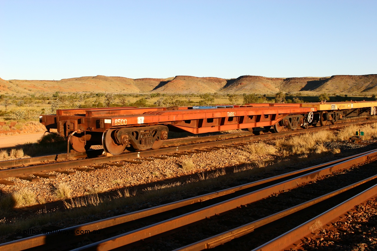 060714 6894
Garden Siding, flat waggon 8500, originally built by Tomlinson Steel WA for Goldsworthy Mining as one of six 55 ton flat waggons built in 1966, and later modified by BHP to increase its capacity.
Keywords: Tomlinson-Steel-WA;GML;BHP-flat-waggon;