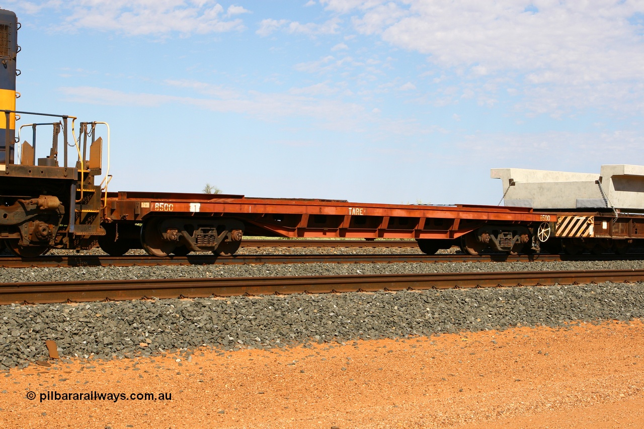 071202 1230
Turner Siding, flat waggon 8500, originally built by Tomlinson Steel WA for Goldsworthy Mining as one of six 55 ton flat waggons built in 1966, and later modified by BHP to increase its capacity.
Keywords: Tomlinson-Steel-WA;GML;BHP-flat-waggon;