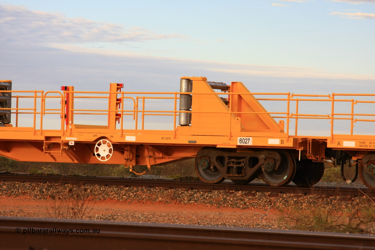 100717 0695
Flash Butt yard, new rail stock carrier waggon 6027, built by Gemco Rail in late 2009-10 as these waggons have Barber bogies and not Chinese castings, view of B end and handbrake and rail string support.
Keywords: Gemco-Rail-WA;BHP-rail-train;
