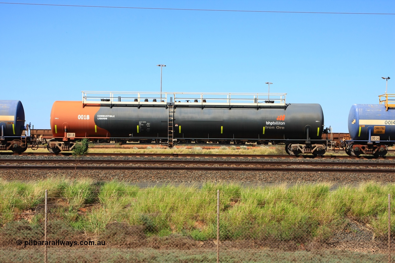 110411 10002
Nelson Point, empty 116 kL Comeng WA built tank waggon 0018 from 1974-5, one of six such tank waggons, wearing the BHP Billiton Earth livery.
Keywords: Comeng-WA;BHP-tank-waggon;