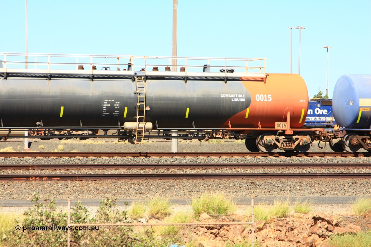 110411 10019
Nelson Point, empty 116 kL Comeng WA built tank waggon 0015 from 1974-5, one of six such tank waggons, wearing the BHP Billiton Earth livery.
Keywords: Comeng-WA;BHP-tank-waggon;