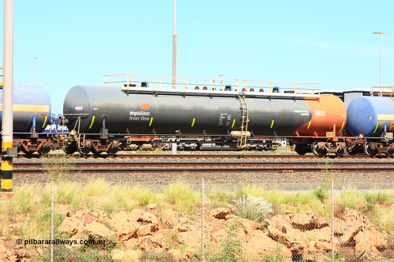 110411 10052
Nelson Point, empty 116 kL Comeng WA built tank waggon 0015 from 1974-5, one of six such tank waggons, wearing the BHP Billiton Earth livery.
Keywords: Comeng-WA;BHP-tank-waggon;
