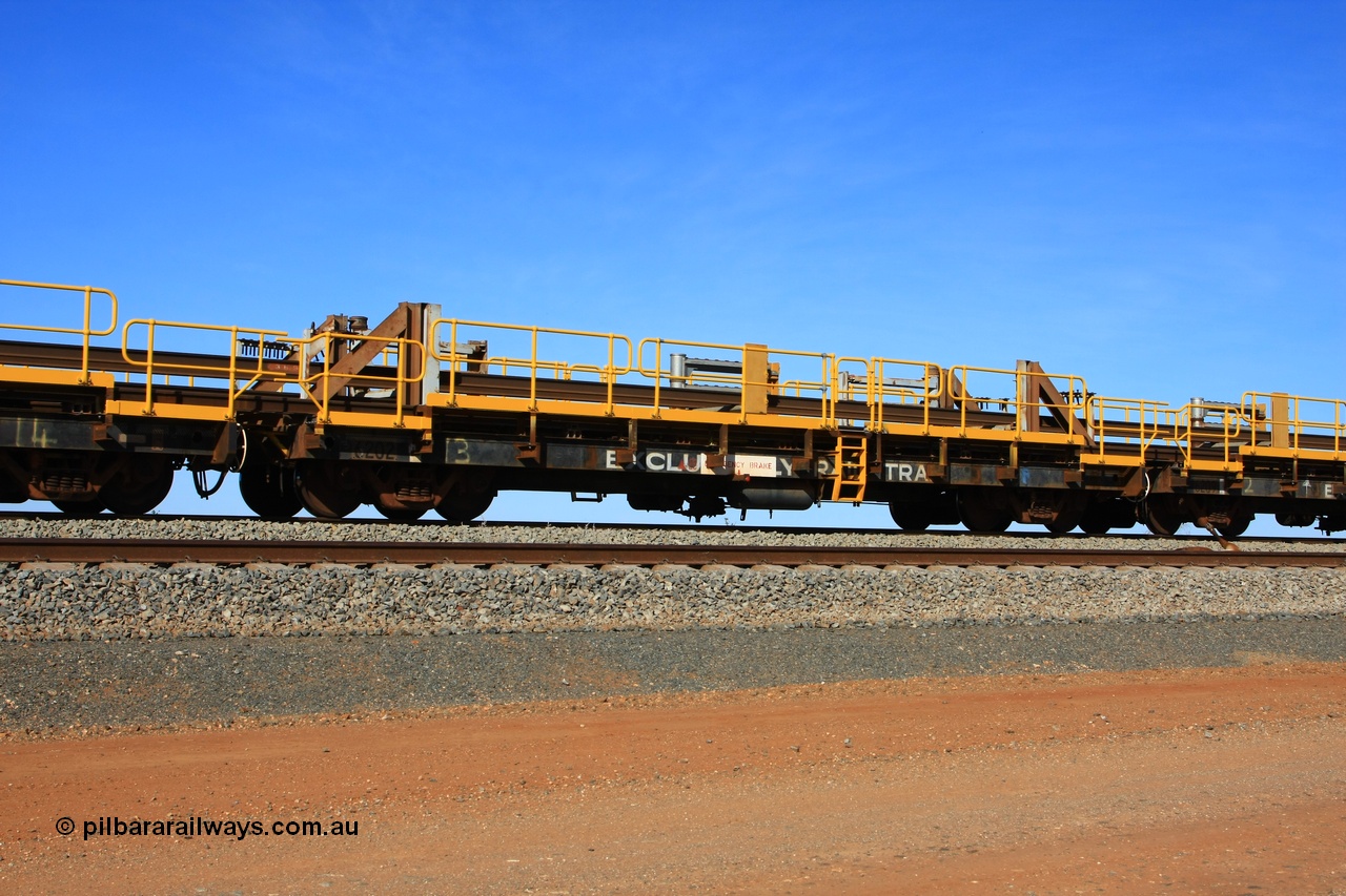 110619 1883
South of Mooka Siding, the Steel Train or rail recovery and transport train, flat waggon #13, 6202, a Comeng WA built flat waggon from January 1977 under order no. 07-M-282 RY.
Keywords: Comeng-WA;BHP-rail-train;