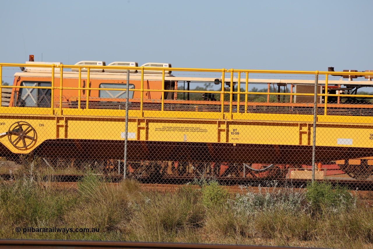 130720 1555
Flash Butt yard, new heavyweight out of gauge flat waggon 6000, unsure of builder, could be Gemco Rail in Perth.
Keywords: BHP-flat-waggon;