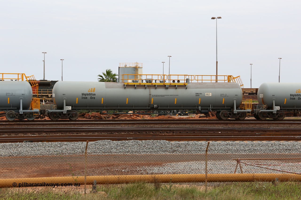 150523 8218
Nelson Point, empty 116 kL CNR-QRRS of China built tank waggon 0021, class leader of a batch of ten built in 2014.
Keywords: CNR-QRRS-China;BHP-tank-waggon;