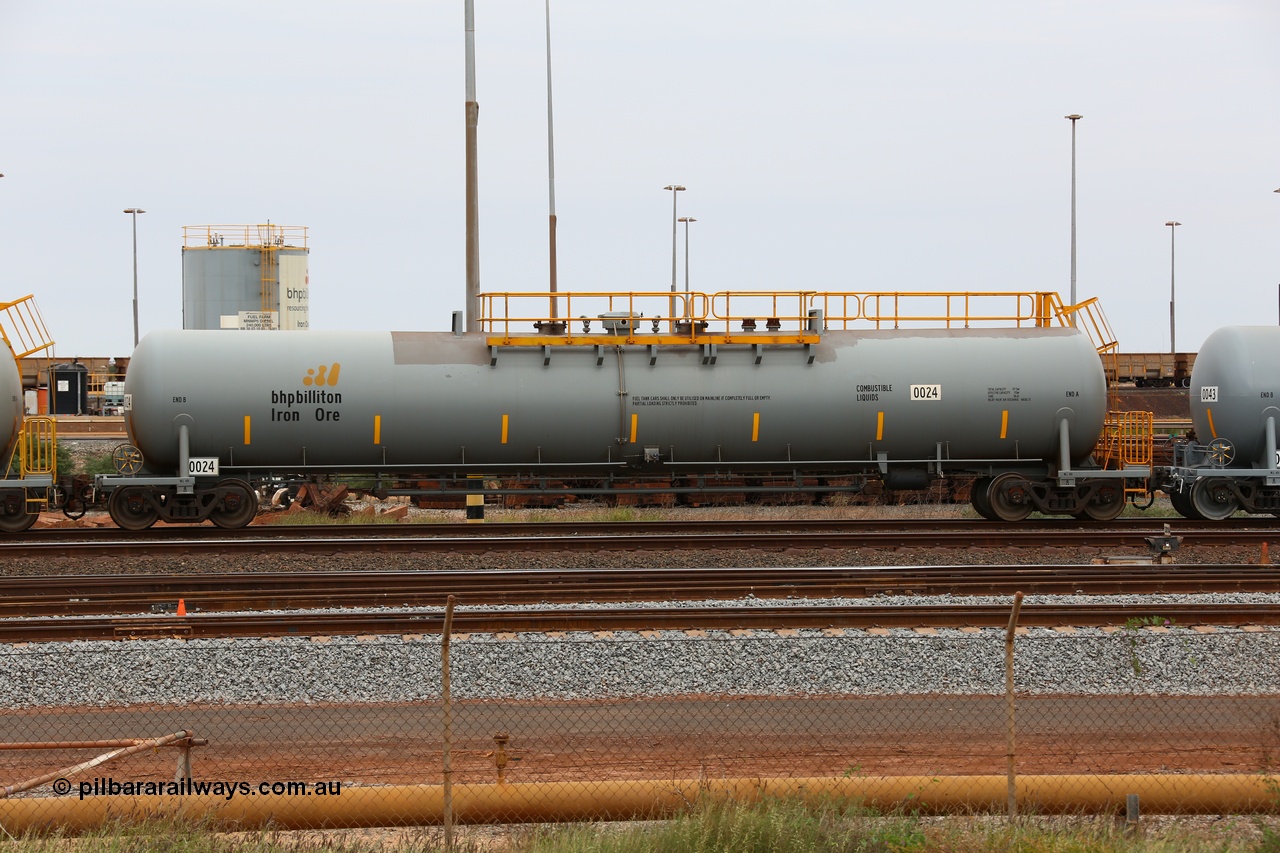 150523 8219
Nelson Point, empty 116 kL CNR-QRRS of China built tank waggon 0024, one of a batch of ten built in 2014.
Keywords: CNR-QRRS-China;BHP-tank-waggon;