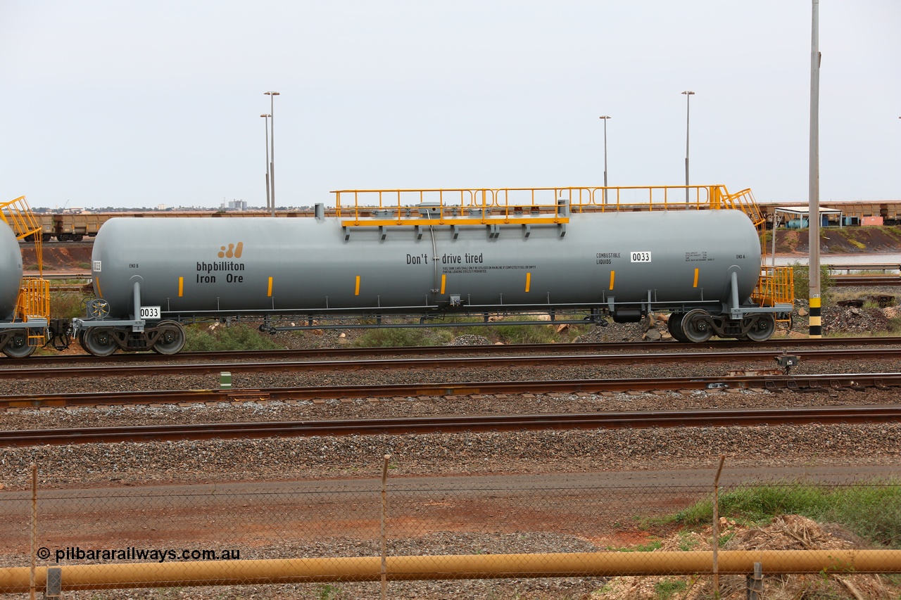 150523 8224
Nelson Point, empty 116 kL CNR-QRRS of China built tank waggon 0033, one of a second batch delivered in 2015 with safety slogan 'Don't drive tired'.
Keywords: CNR-QRRS-China;BHP-tank-waggon;