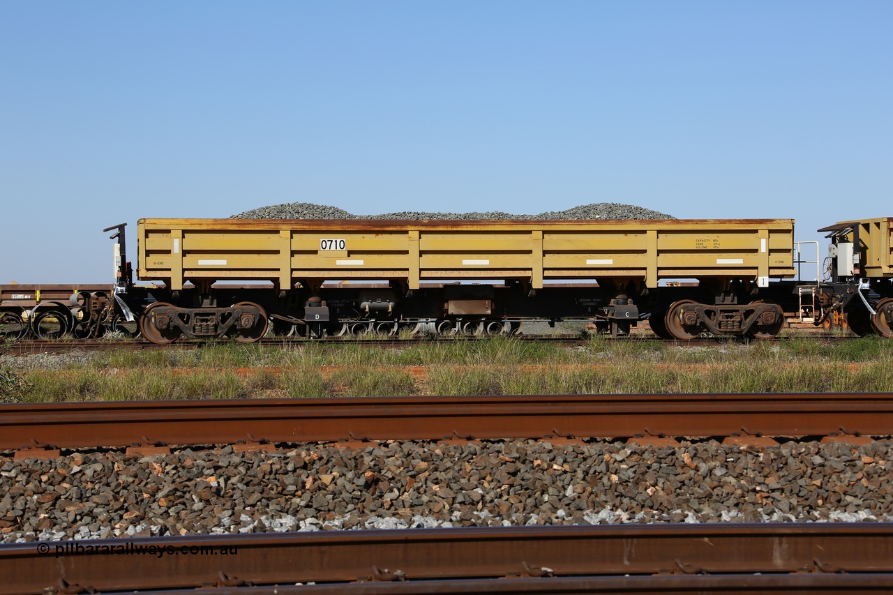 150619 9077
Flash Butt yard, CNR-QRRS of China built side dump waggons, built and delivered around 2011-12, waggon 0710 loaded with fines for sheeting.
Keywords: CNR-QRRS-China;BHP-ballast-waggon;