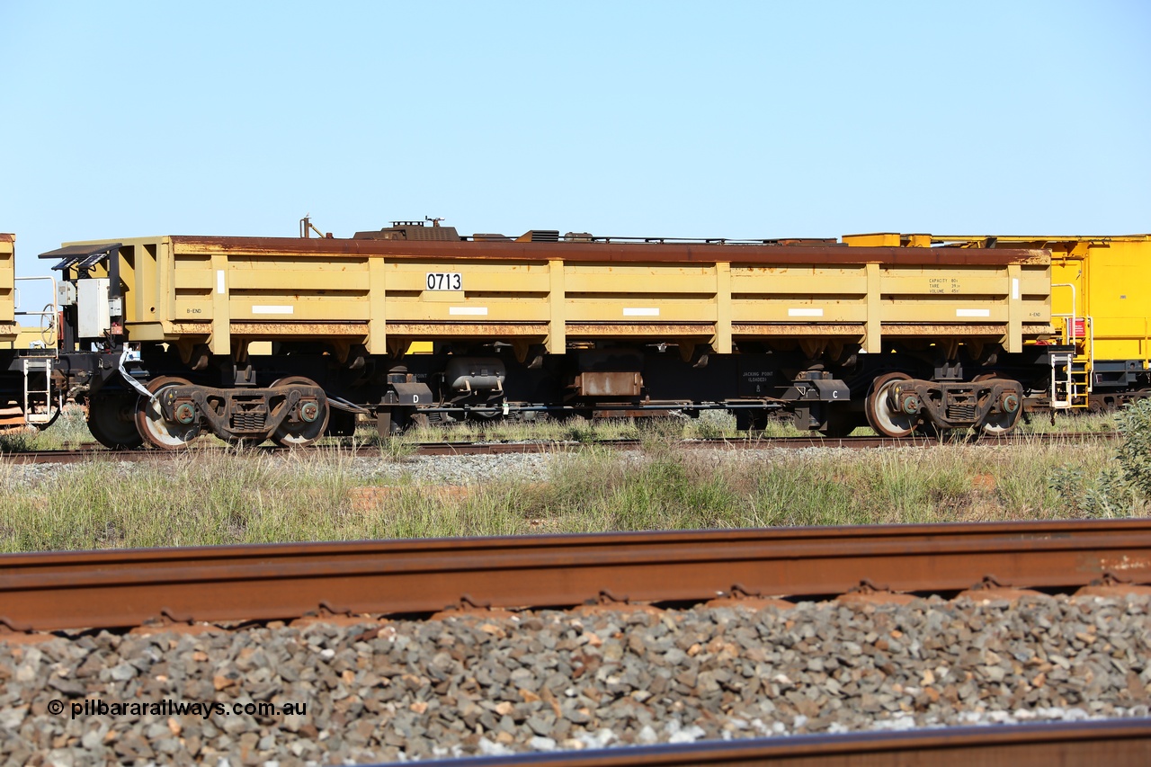 150619 9085
Flash Butt yard, CNR-QRRS of China built side dump waggons, built and delivered around 2011-12, waggon 0713 loaded with fines for sheeting.
Keywords: CNR-QRRS-China;BHP-ballast-waggon;
