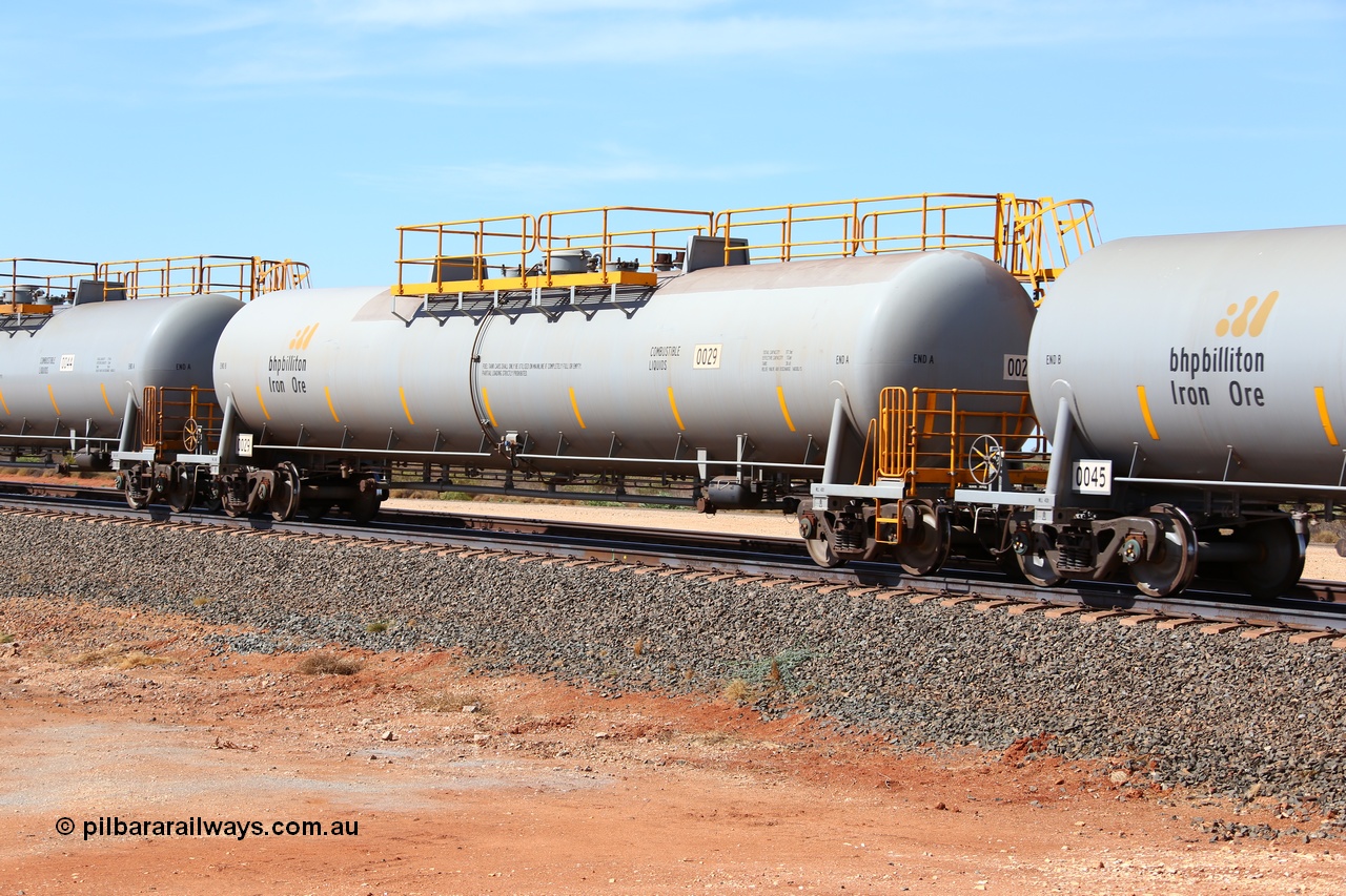 160128 00330
Mooka Siding, empty 116 kL CNR-QRRS of China built tank waggon 0029, one of a batch of ten built in 2014.
Keywords: CNR-QRRS-China;BHP-tank-waggon;