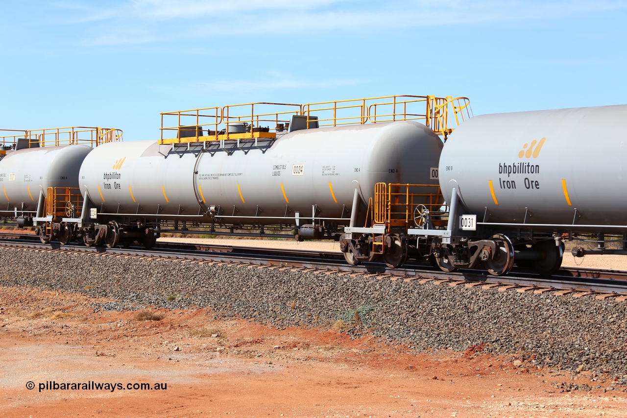 160128 00340
Mooka Siding, empty 116 kL CNR-QRRS of China built tank waggon 0024, one of a batch of ten built in 2014.
Keywords: CNR-QRRS-China;BHP-tank-waggon;