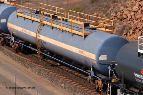 0017 Comeng WA 050315 0236
Redbank Bridge, elevated view of empty 116 kL fuel tanks all built by Comeng in both NSW and WA, 0017 and 0012 and others in the BHP blue and white livery.
Keywords: Comeng-WA;BHP-tank-waggon;