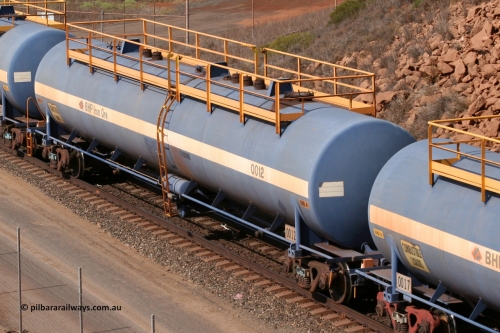 0012 Comeng NSW 050315 0237
Redbank Bridge, elevated view of empty 116 kL fuel tanks all built by Comeng in both NSW and WA, 0012 and 0016 and others in the BHP blue and white livery.
Keywords: Comeng-WA;BHP-tank-waggon;